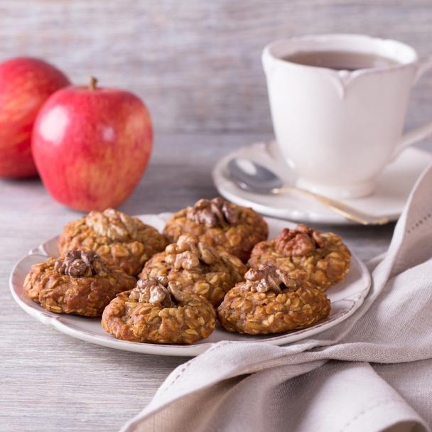 Oatmeal cookies with walnuts - Valokuva, kuva