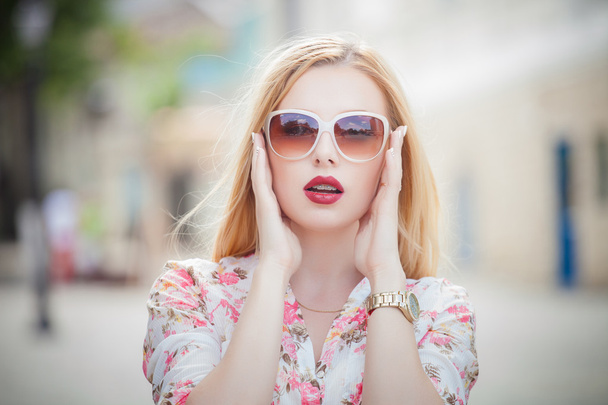 Beautiful  and fashion blonde young woman with sunglasses walking in the city. Summer photo - 写真・画像