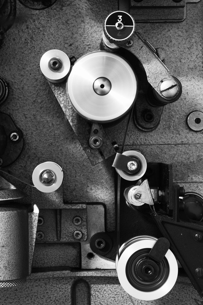 Кинопроектор черно-белого цвета
 - Фото, изображение