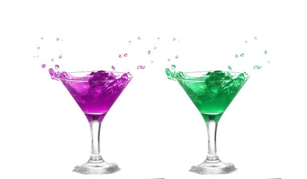  kollaasi violetti ja vihreä cocktail roiske eristetty valkoisella taustalla
 - Valokuva, kuva