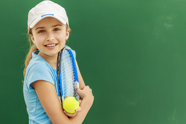 τένις - όμορφη νεαρή κοπέλα παίκτης αντισφαίρισης - Φωτογραφία, εικόνα