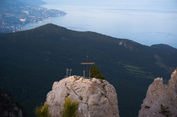 Хрест на горі
 - Фото, зображення
