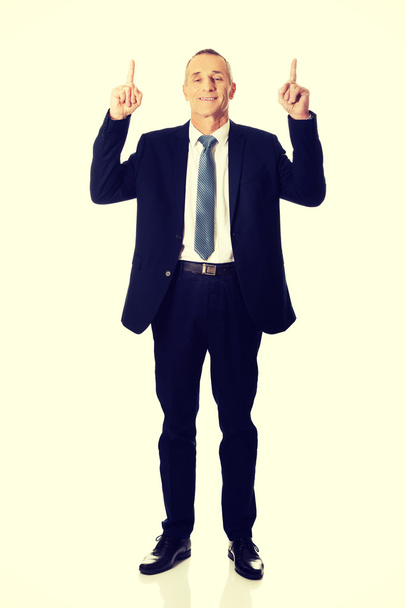 Businessman pointing upwards  - Фото, зображення