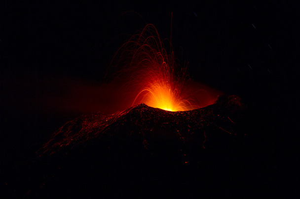 yanardağ patlaması - Fotoğraf, Görsel