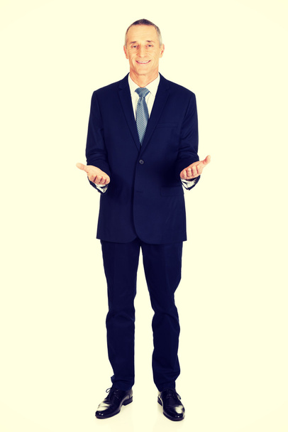 Full length businessman with welcome gesture - Фото, зображення