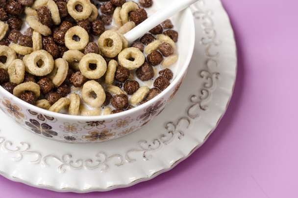 Dry breakfast cereal with milk ring - Foto, Bild