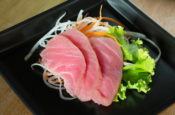 sashimi saimon fresco sobre fondo de madera
 - Foto, Imagen
