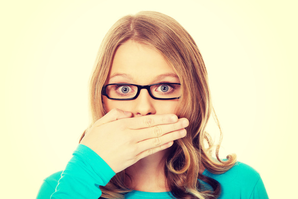 Teenager covering her mouth - Fotografie, Obrázek