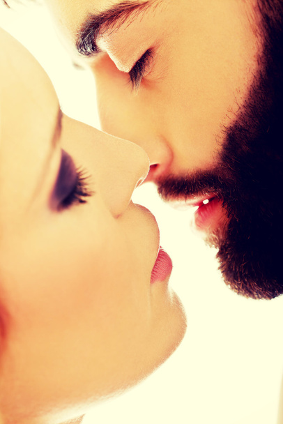 Happy beautiful couple kissing. - Foto, Imagem