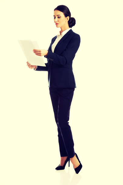 Businesswoman with paper notes - Foto, Imagen