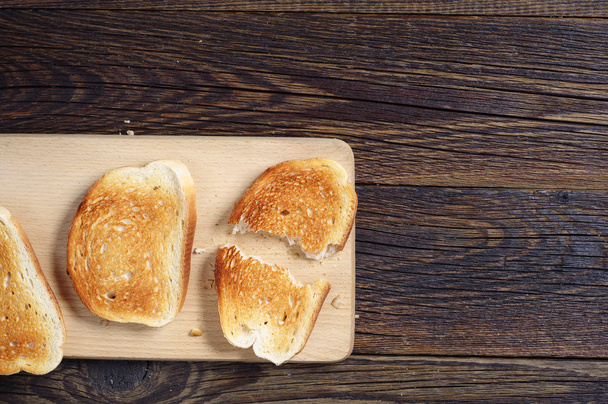 Rebanadas de pan tostado
 - Foto, imagen