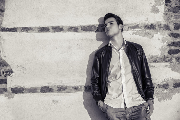 Handsome young man leaning against old wall - Foto, Imagem
