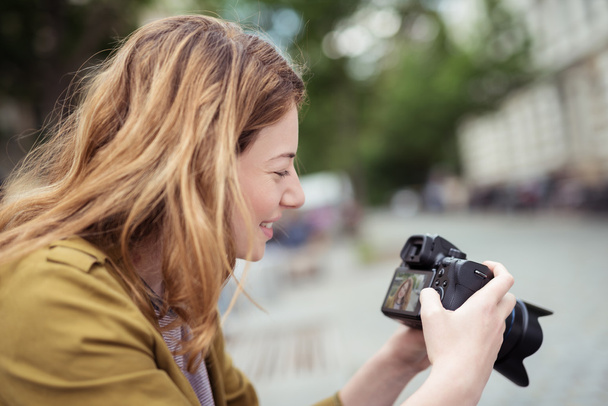 Happy Girl Looking at her Captured Photos on DSLR - Фото, зображення