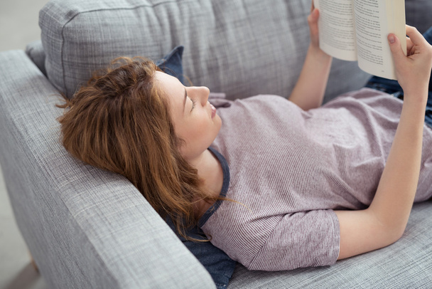 Young woman relaxing reading a book - Foto, Imagem