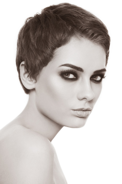 woman with stylish haircut and smoky eyes - Foto, immagini