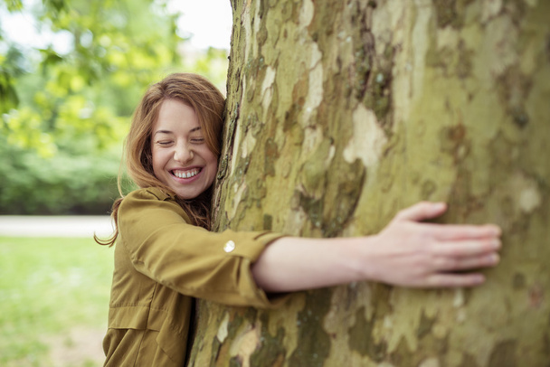 Cheerful Teen Girl Hugging Huge Tree Trunk - Valokuva, kuva