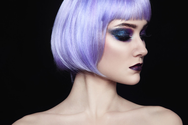 woman with fancy make-up and violet wig - Fotoğraf, Görsel