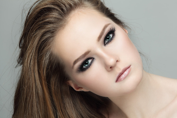 teen woman with smoky eyes make-up - Foto, immagini