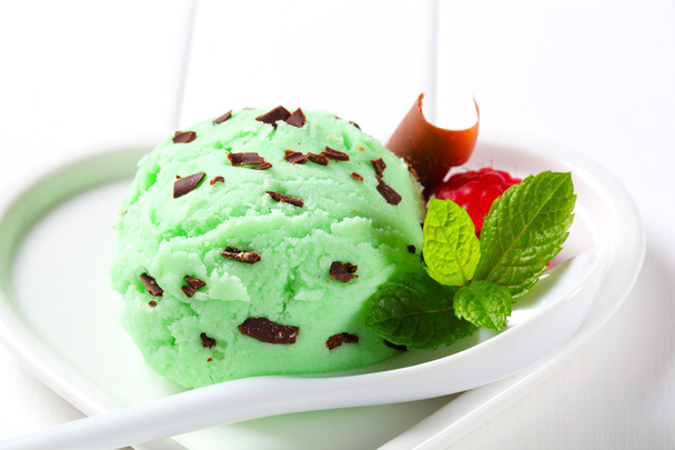 ミント チョコレート チップ アイス クリーム - 写真・画像