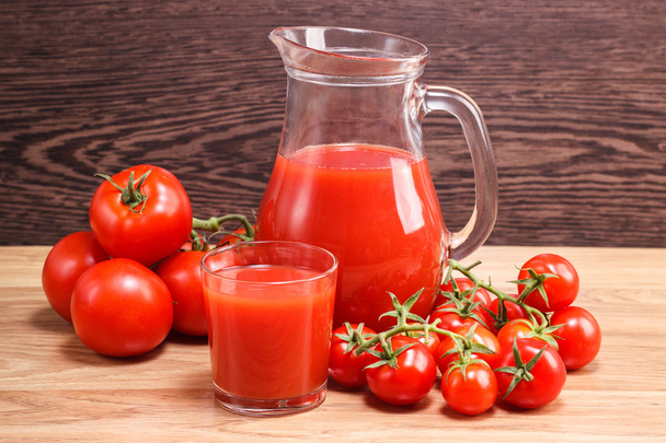 bir decante domates suyu - Fotoğraf, Görsel