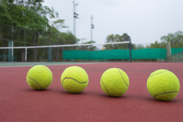 Palla da tennis in campo Close up
 - Foto, immagini