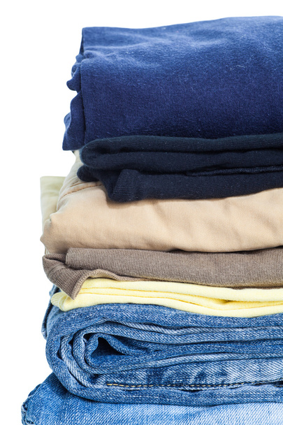 綿の t シャツとジーンズのスタック - 写真・画像