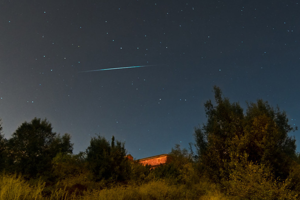 Meteor crossing the sky - Photo, Image