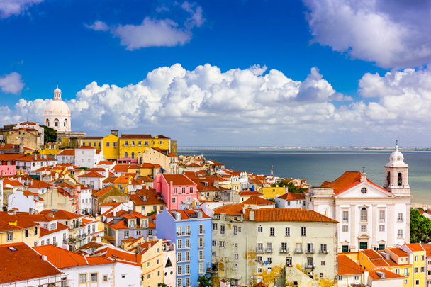 Alfama της Λισαβόνας αστικό τοπίο - Φωτογραφία, εικόνα