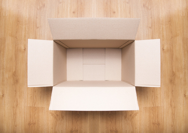 Caja de cartón marrón vacío
 - Foto, imagen