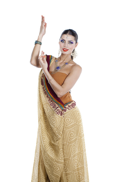 Young pretty woman in indian dress - Fotoğraf, Görsel