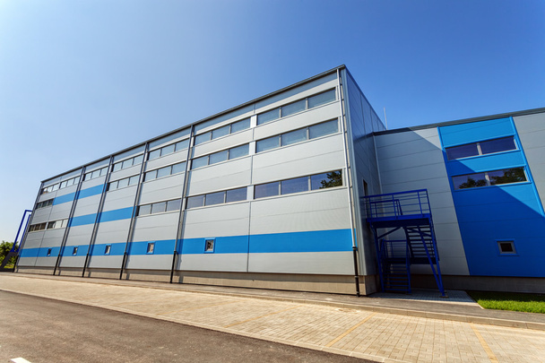 Алюминиевый фасад промышленного здания
 - Фото, изображение