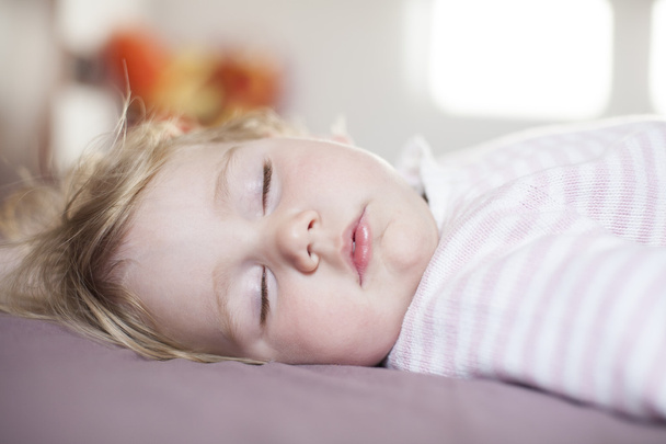 мирное лицо спящего ребенка
 - Фото, изображение