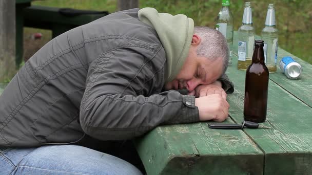 Drunk men sleeping on table - Materiał filmowy, wideo