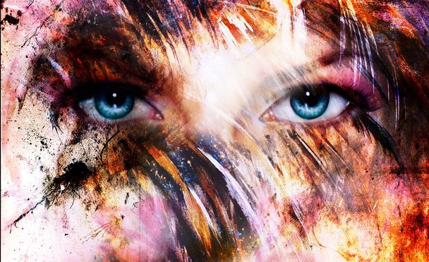 hermosos ojos azules de las mujeres que brillan, efecto plumas de color, collage de pintura, maquillaje Phoenix - Foto, Imagen
