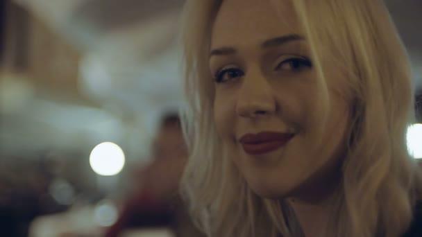 Blonde woman with red lipstick dancing and having fun at night - Felvétel, videó