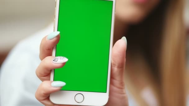 Использование смартфона с зеленым экраном
 - Кадры, видео