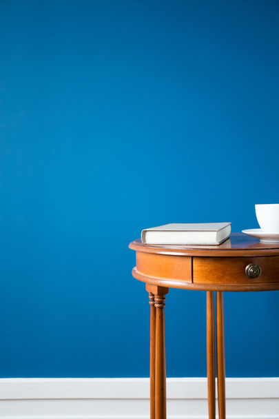 Round wooden coffee table - Foto, Bild