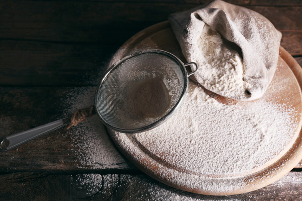 White flour on cutting board - Foto, Imagen