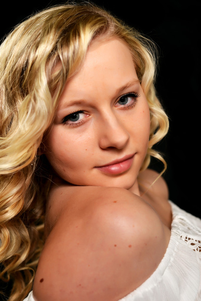 Portrait of young blonde woman - Foto, immagini