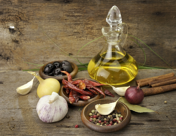 Oliiviöljy ja mausteet
 - Valokuva, kuva