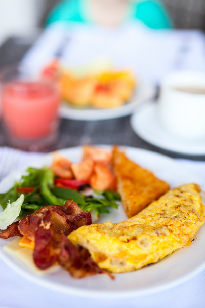 Breakfast with omelet - Foto, afbeelding