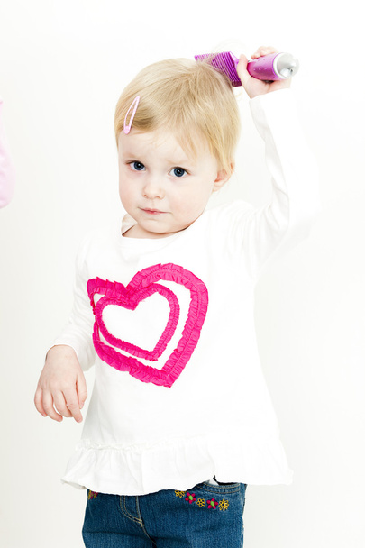 Портрет розчісування маленької дівчинки
 - Фото, зображення