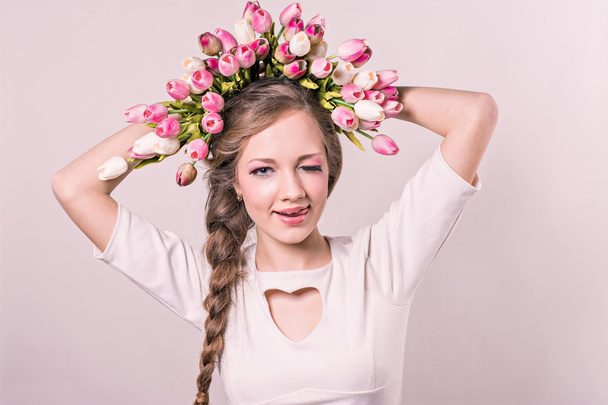 girl with tulips on the head - Photo, Image