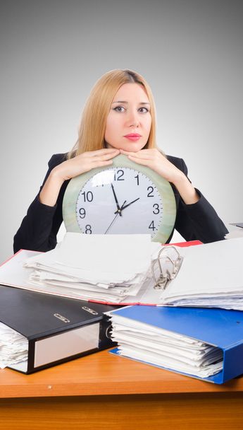 Mujer estresada por demasiado trabajo
 - Foto, Imagen