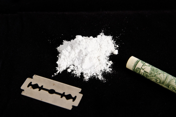 ναρκωτικών, χρήματα και λεπίδα毒品、 金钱和刀片 - Φωτογραφία, εικόνα