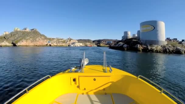 olie-opslag in ilulissat harbor - Video