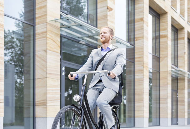 businessman riding bicycle - Foto, Bild