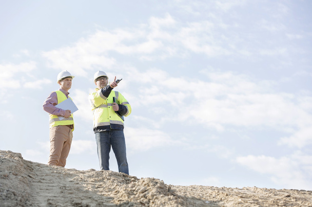 supervisors discussing at construction - Fotografie, Obrázek