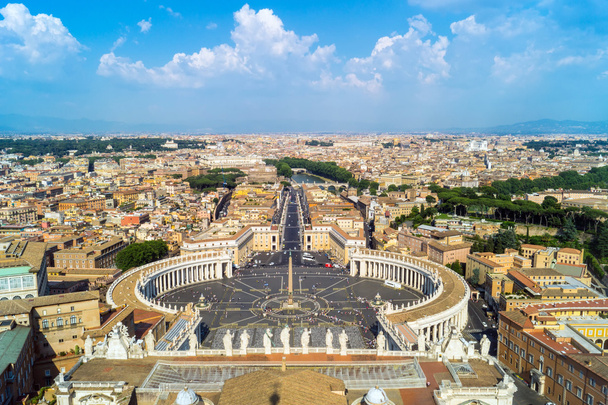 Veduta di Piazza San Pietro dal tetto della Basilica di San Pietro
,  - Foto, immagini
