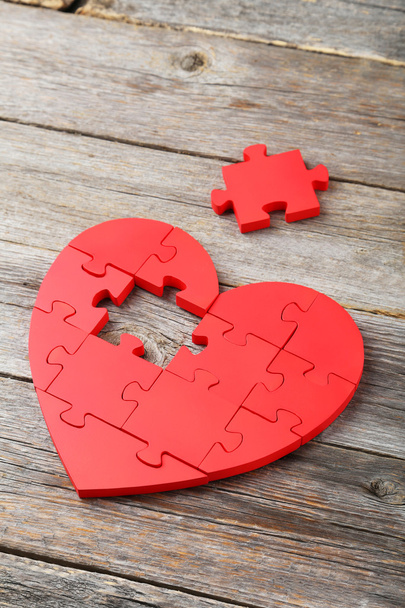 Red puzzle heart - Foto, afbeelding